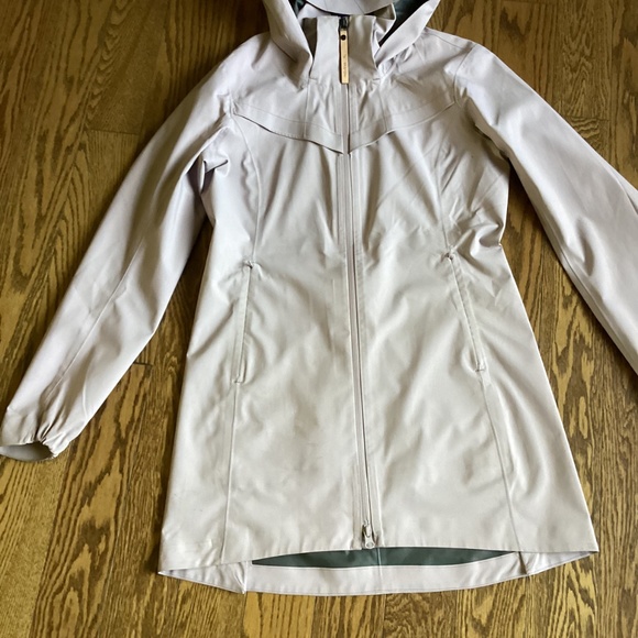 Indyeva, size small rain jacket - Picture 4 of 5